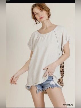 Umgee white with animal print raw hem top size large